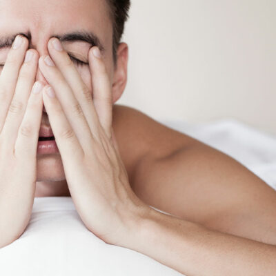 4 things to avoid before bed for managing migraine